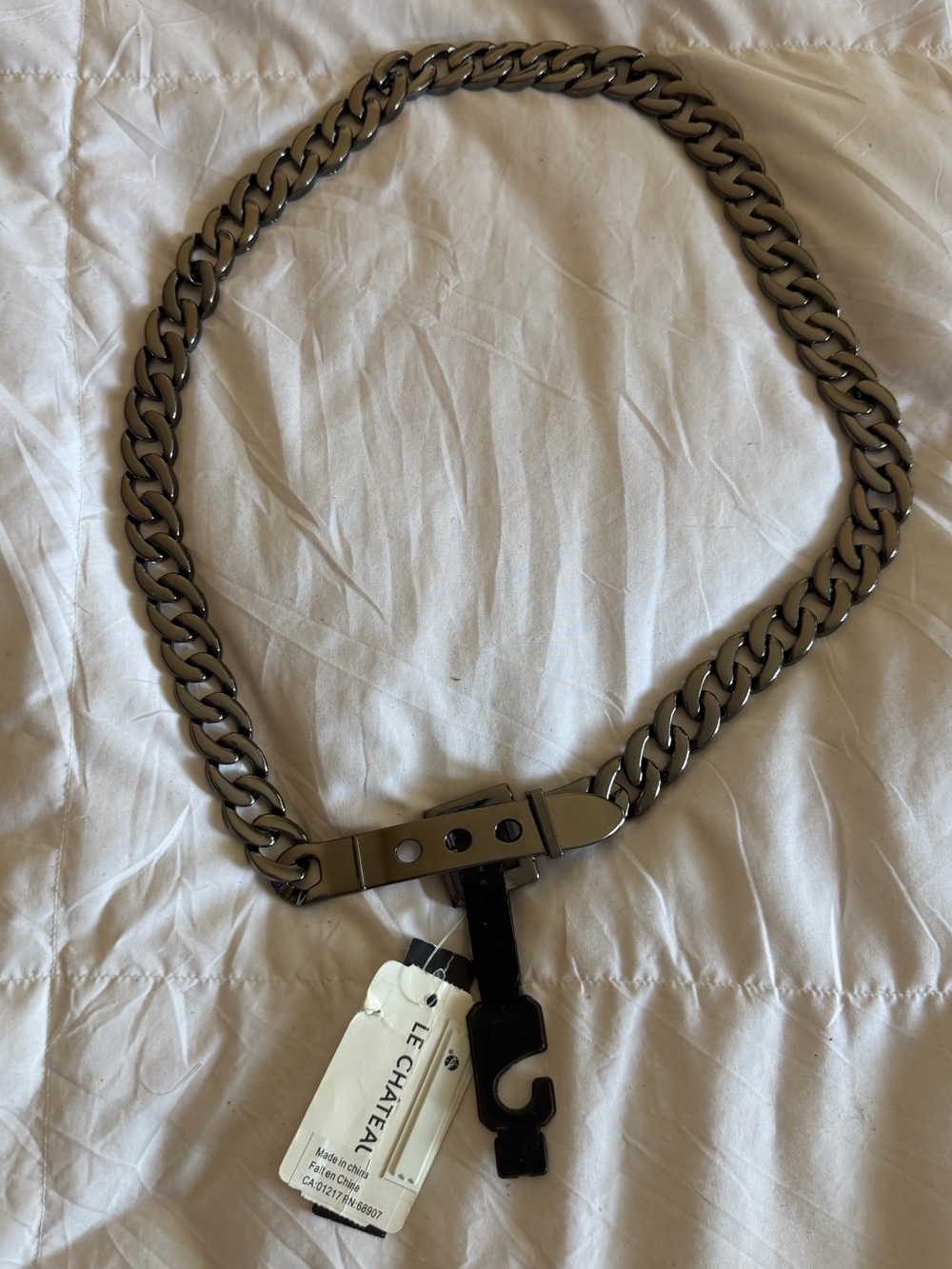 le chateau gunmetal curb chain belt with hook clasp